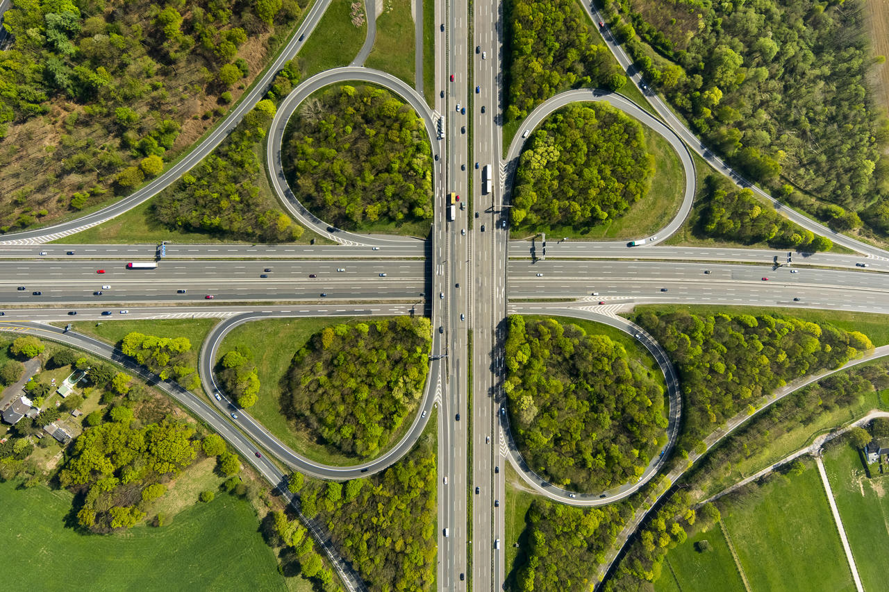 Luftbild auf das Autobahnkreuz A3 A46