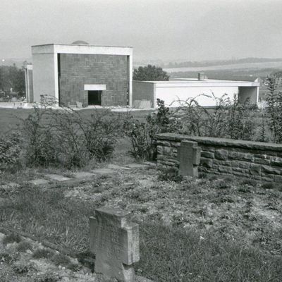 Bau der neuen Friedhofskapelle des Friedhofs Kreuzstraße (Rheinische Post, Ausgabe 221 vom 23.09.1963). Foto: Stadtarchiv Erkrath (mit freundlicher Genehmigung der Rheinischen Post).