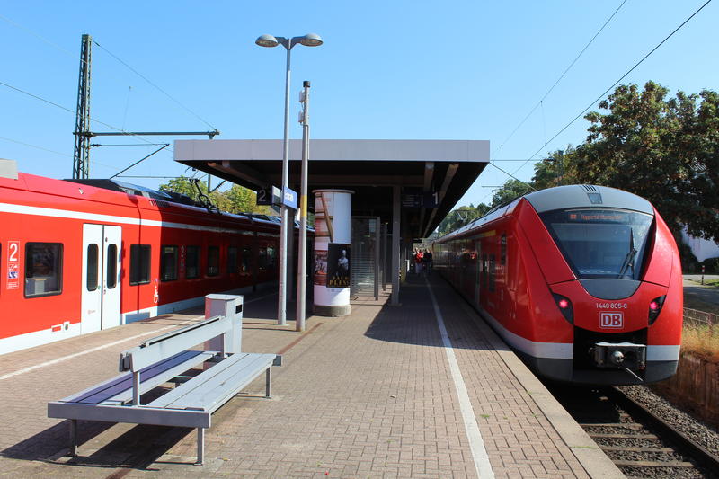 Das Bild zeigt den S-Bahnhof in Erkrath.
