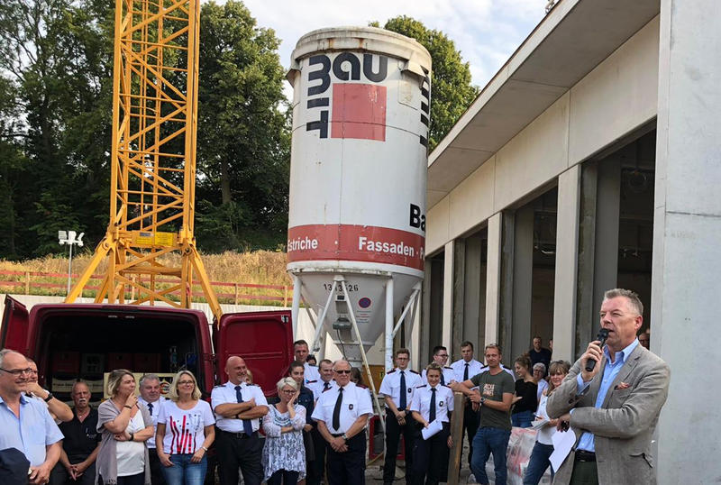 Beim Richtfest für das neue Feuerwehrgerätehaus an der Kreuzstraße waren zahlreiche Kameradinnen und Kameraden des Löschzuges I Alt-Erkrath vor Ort.