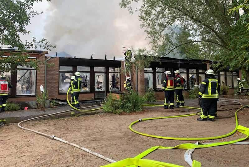 Das Bild zeigt die ausgebrannte Kindertagesstätte Lummerland in Kempen. Foto: Feuerwehr Erkrath