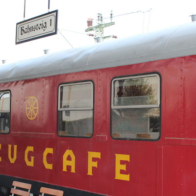 Das Zugcafé am Bahnsteig im Lokschuppen Erkrath.