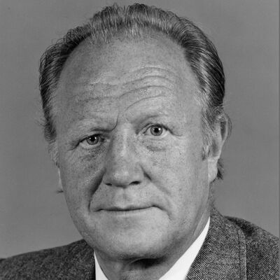 Albert Peters war von 1953 bis 1982 Stadtdirektor der Gemeinde bzw. der Stadt Erkrath und leitete die Verwaltung.