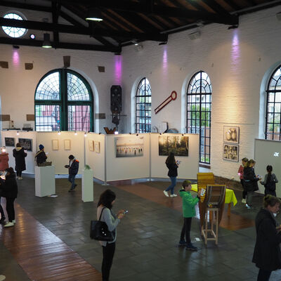 Der großzügig gestaltete Ausstellungsraum der Erk@Art stand für große und kleine Besucher offen.