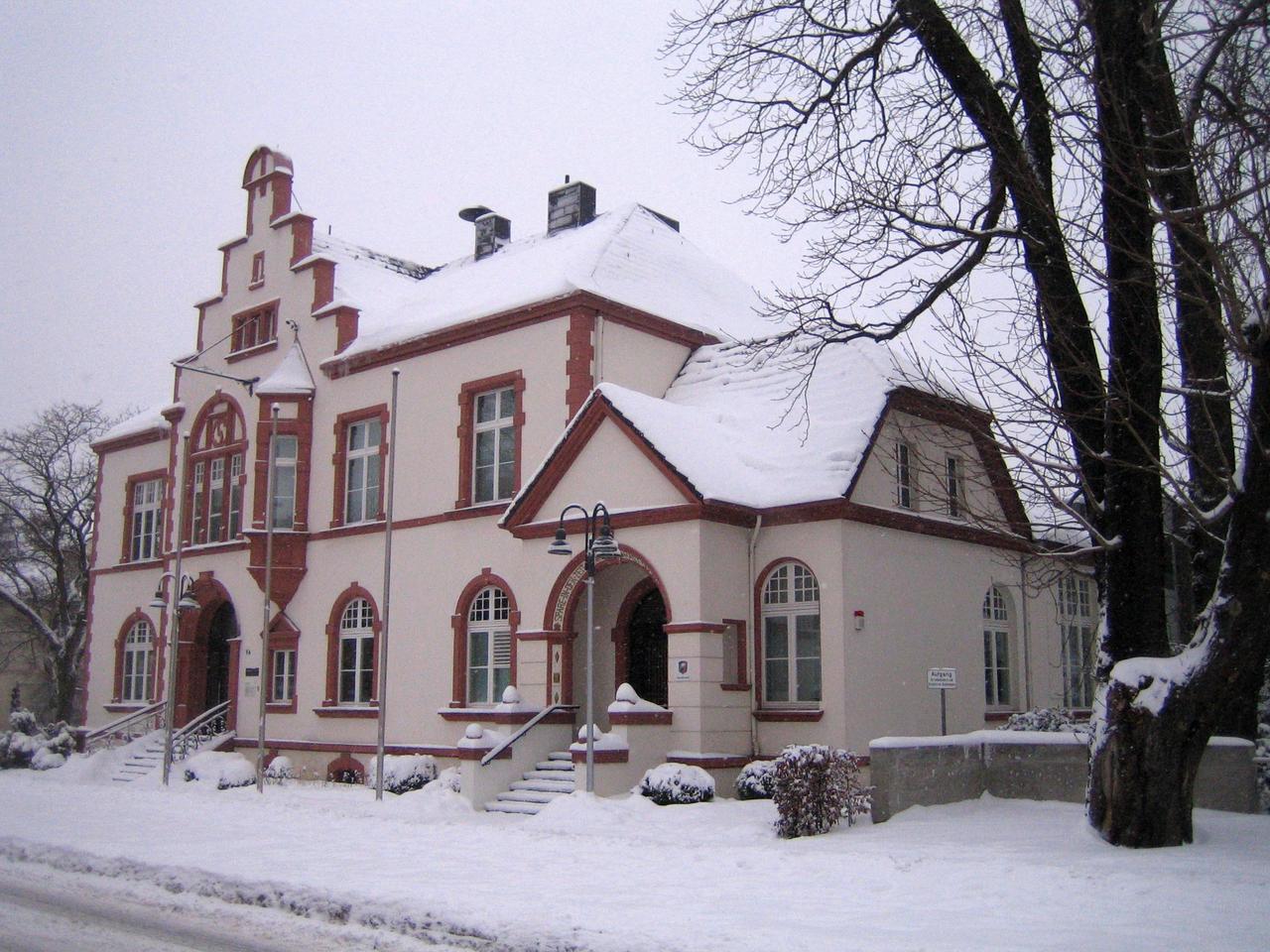 Rathaus Ansicht aus Südost im Winter
