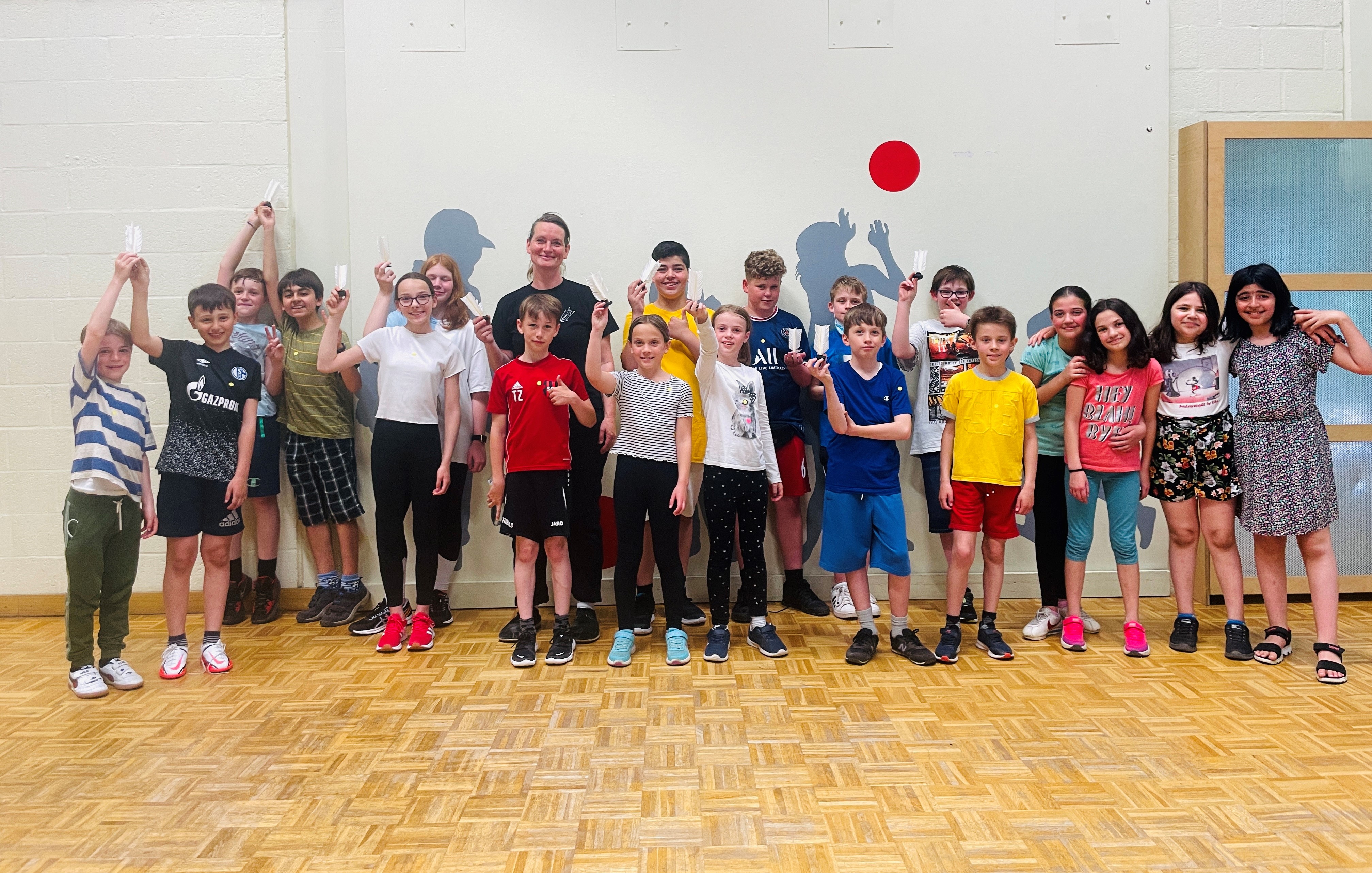 40 Kinder lernten mit der Deutschen Meisterin Silke Weustermann beim TSV Hochdahl den Umgang mit dem Federfußball