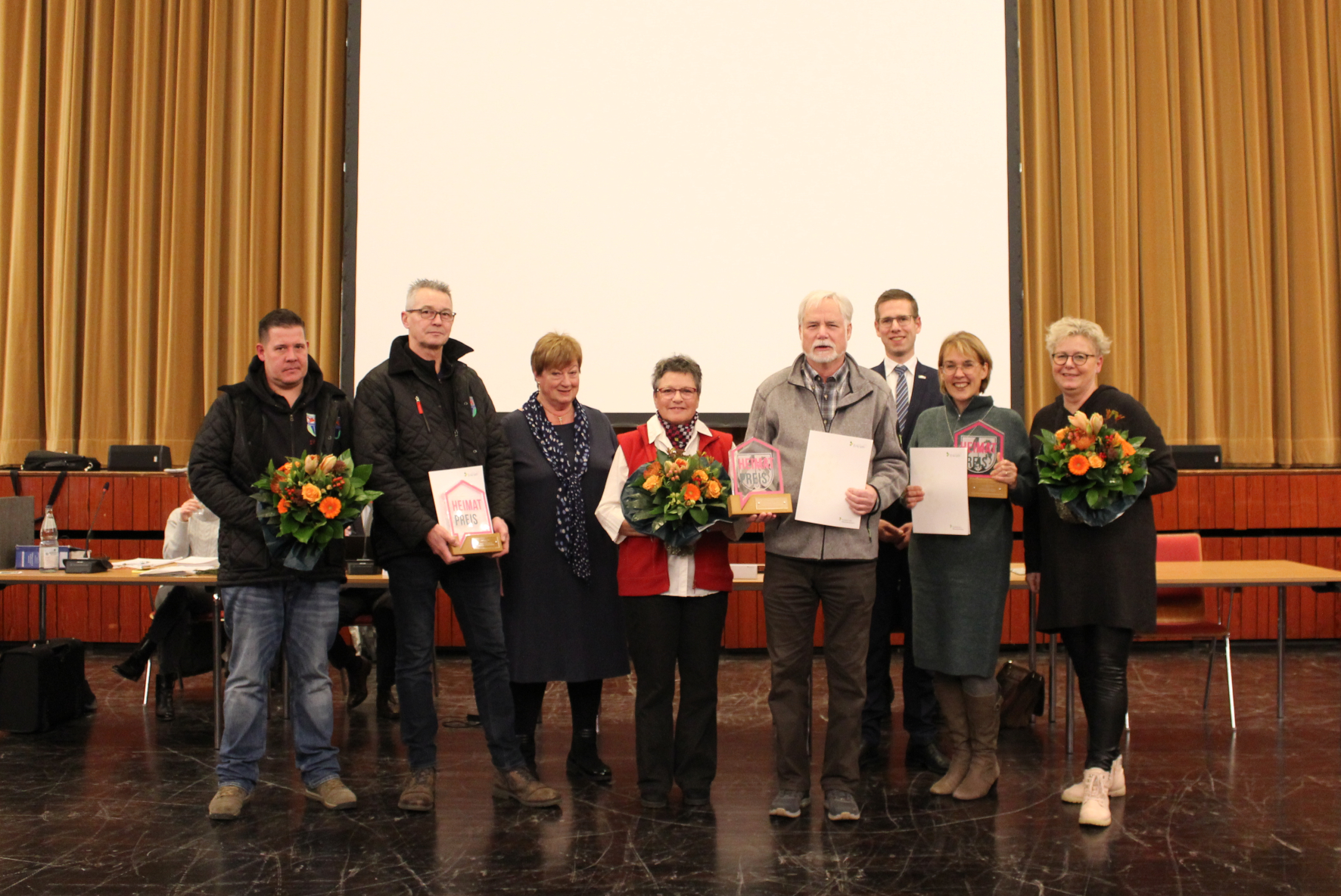 Die Preisträgerinnen und Preisträger des Heimat-Preises 2022.