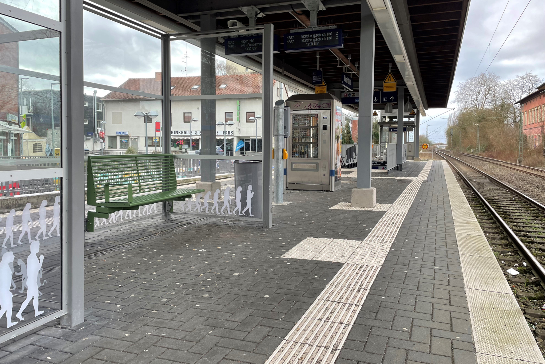 Ein Blick auf den Bahnsteig des S-Bahnhofs Hochdahl