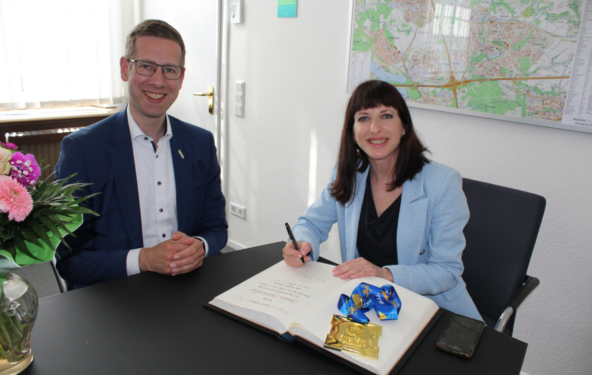 Yulia Zaslavskyi war auf Einladung von Bürgermeister Christoph Schultz ins Rathaus gekommen.