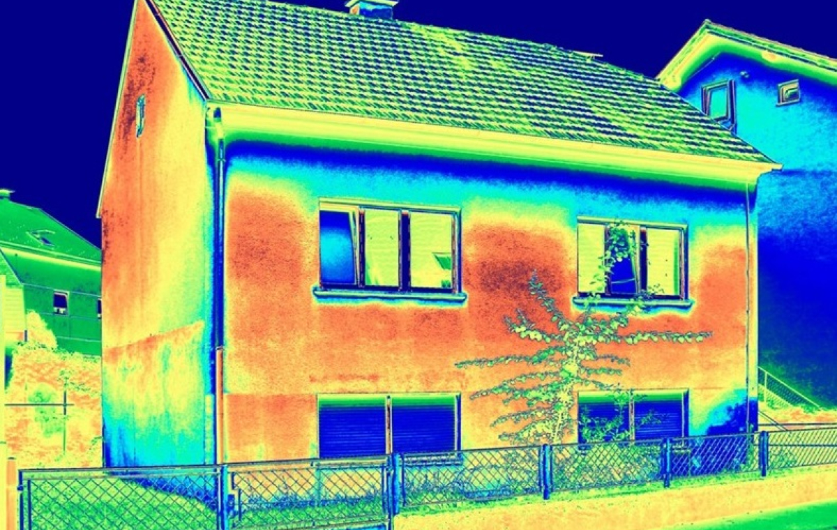 Eine Thermographie-Aufnahme eines Wohnhauses